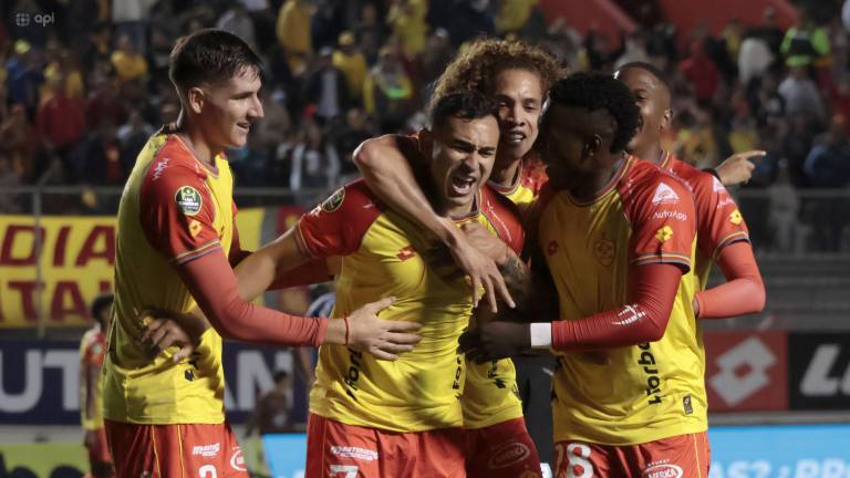 Jugadores de Aucas celebrando el gol de Bruno Miranda al CS Emelec por la jornada ocho de la LigaPro 2026.