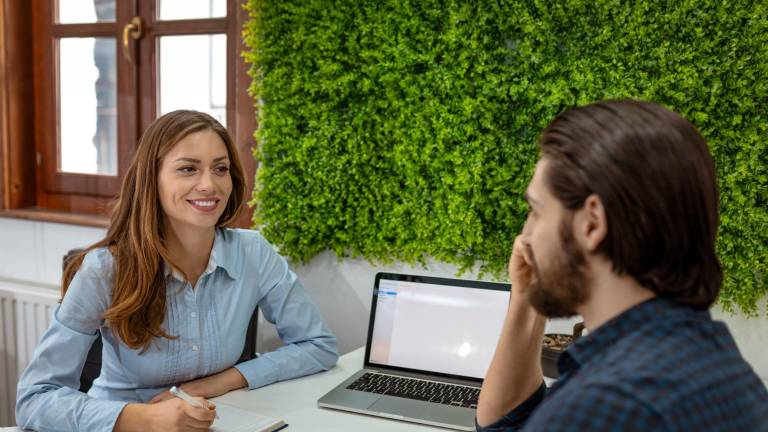 Vacantes laborales en Ecuador: empresas buscan personal para ventas, transporte, contabilidad y bodega