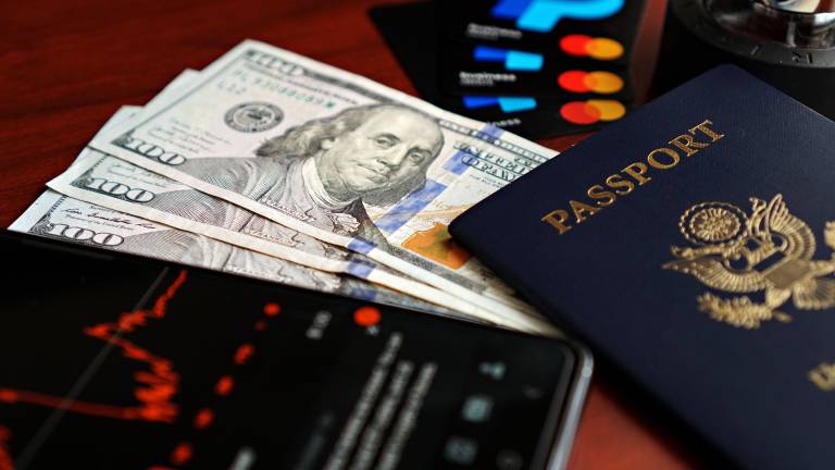 Gobierno de Trump prepara otra vía para cobrar USD 100.000 por las visas H-1B