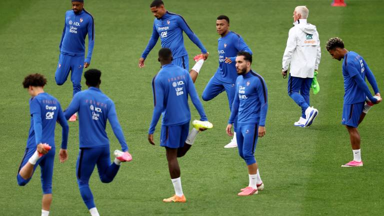 Jugadores de la selección francesa entrenando rumbo al Mundial 2026.