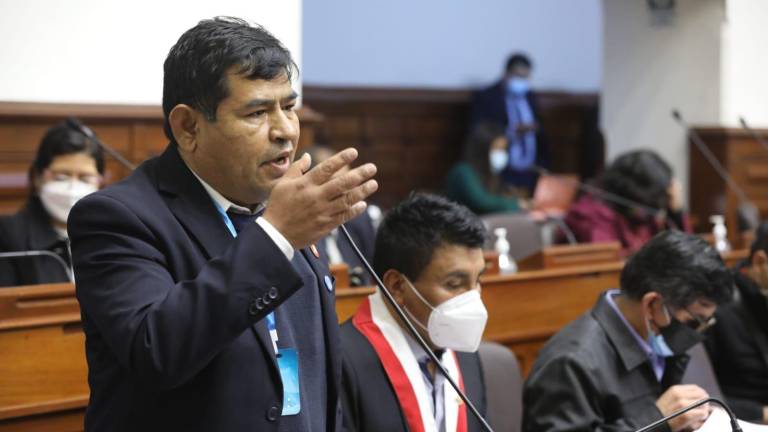 Muere congresista de Perú durante debate de voto de investidura del Gobierno