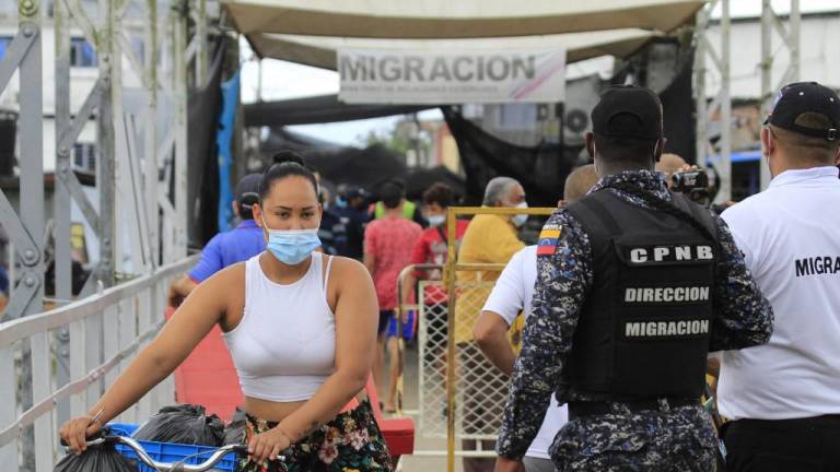 Colombia vacunará contra covid-19 en fronteras a migrantes de cualquier país