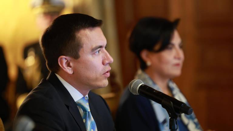 Daniel Noboa modifica reglas de contratación para agilizar compras de medicamentos