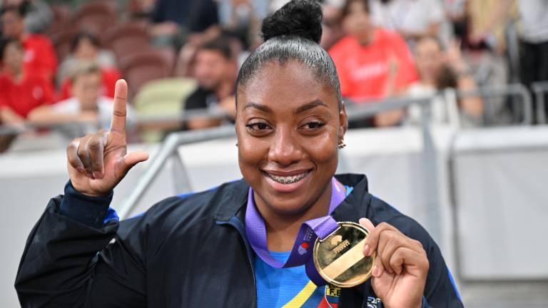 Juleisy Angulo gana medalla de oro en lanzamiento de jabalina en Tokio y establece nuevo récord nacional