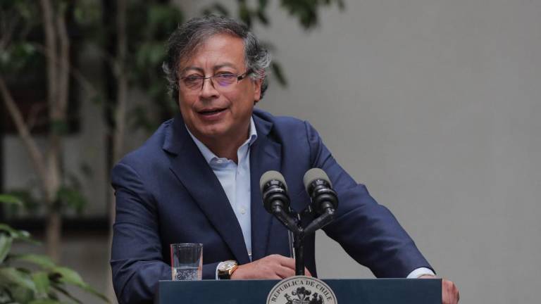 Avión en el que viajaba el presidente colombiano, Gustavo Petro, fue impactado por un rayo
