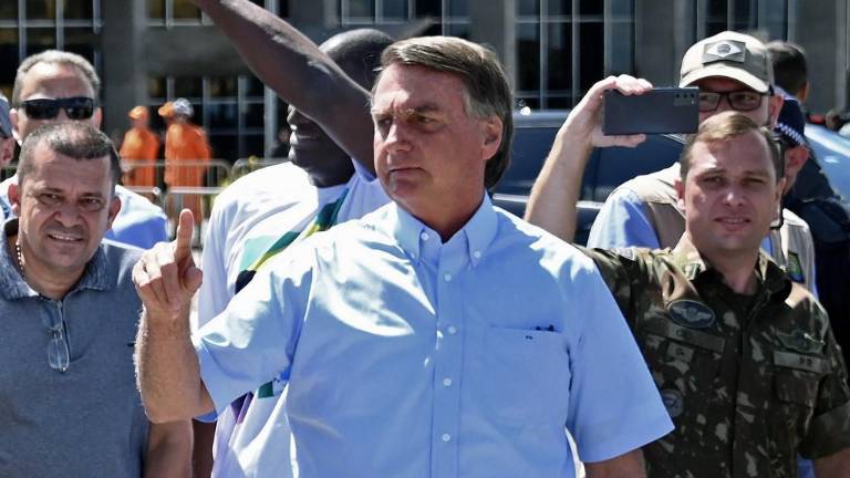 Allanan casa de Bolsonaro por supuesta falsificación de certificados de vacuna anticovid