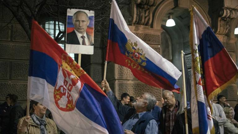 Países europeos expulsan a decenas de diplomáticos rusos sospechosos de espionaje