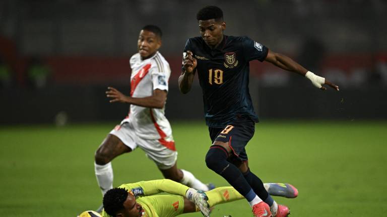 Ecuador enfrenta a Perú en un partido clave para sellar su pase al Mundial 2026.