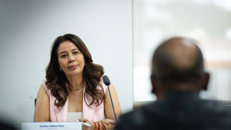 Cynthia Gellibert asume la presidencia del Consejo Directivo del IESS