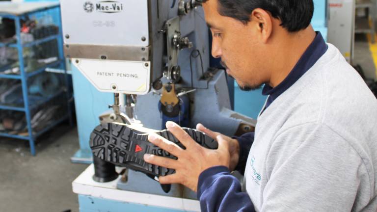 El proceso de fabricación del cuero se realiza con controles de calidad adecuados y bajo impacto ambiental.