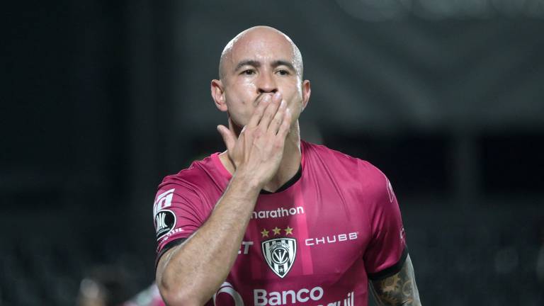 Carlos González celebrando el gol anotado con Independiente del Valle frente a Libertad de Paraguay.