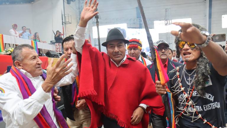 Guillermo Churuchumbi, coordinador de Pachakuktik, entregó el plan de gobierno a Leonidas Iza para las próximas elecciones presidenciales en 2025.