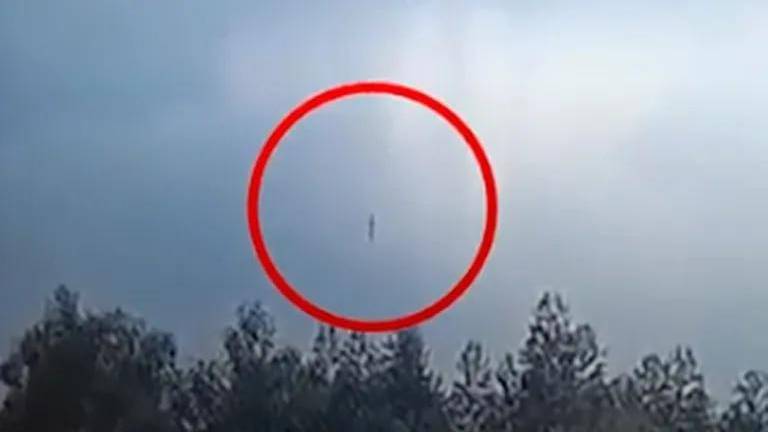 Video capta trágico momento en que el avión chino cae en picada con 132 pasajeros