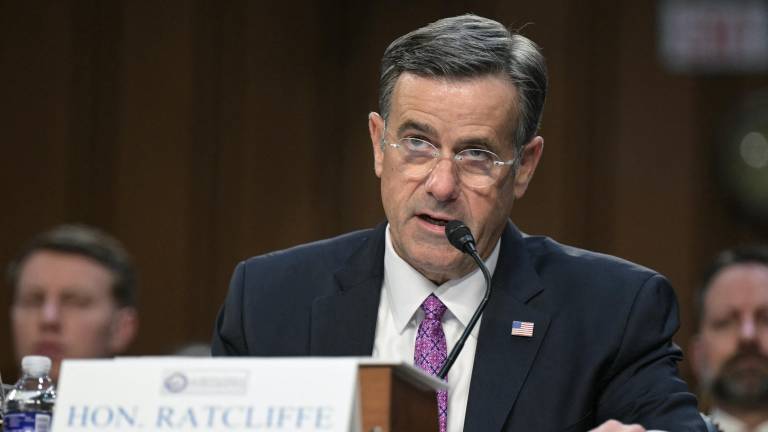El director de la CIA, John Ratcliffe, testifica durante una audiencia del Comité de Inteligencia del Senado para examinar las amenazas mundiales, en el Capitolio en Washington, DC, el 18 de marzo de 2026.