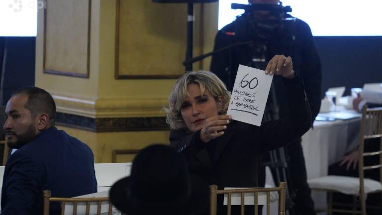 Cynthia Viteri explica por qué fue a Quito con un numeroso contingente de camionetas