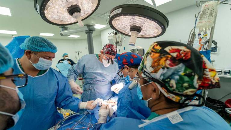 Ecuador avanza en cirugías de alta complejidad: hospitales lideran hitos médicos