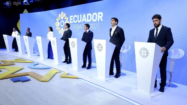Yaku Pérez, Bolívar Armijos, Luisa González, Xavier Hervas, Daniel Noboa, Otto Sonnenholzner y Jan Topic, durante el Debate Presidencial.