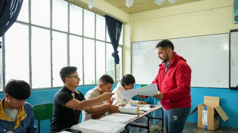 Microvistazo | Multa de hasta 32.900 dólares para quien fotografíe la papeleta de votación en Ecuador