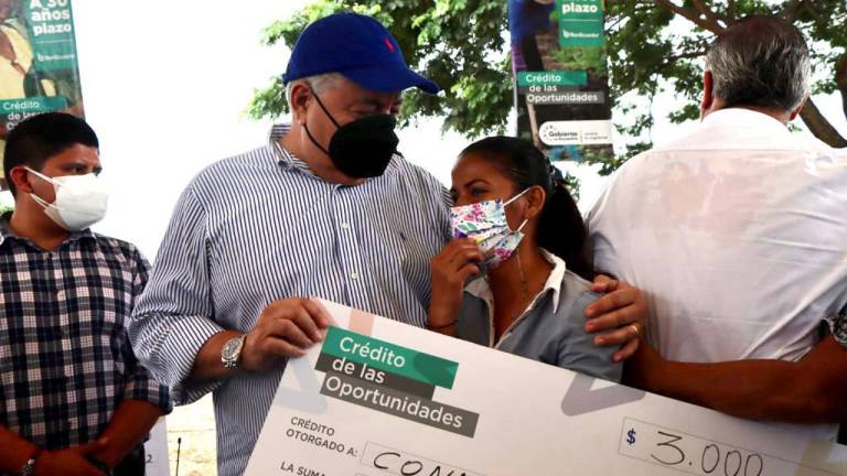Pequeños agricultores de Guayas recibieron créditos de BanEcuador