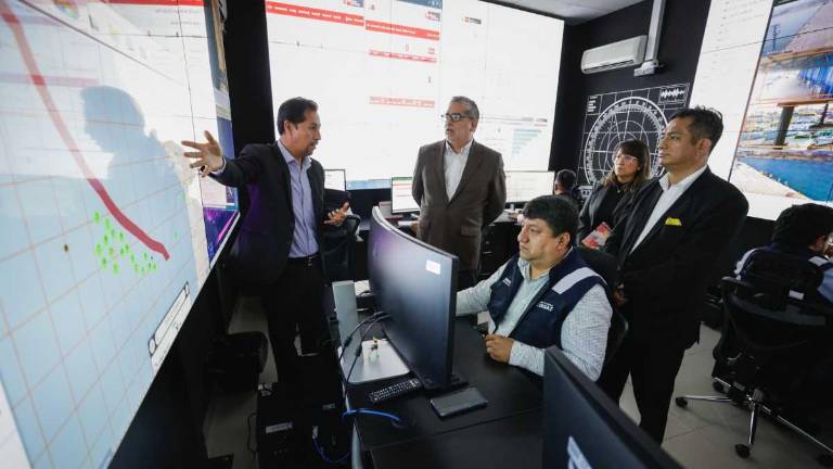 Perú dice que flota pesquera china está fuera de sus aguas jurisdiccionales en el Pacífico