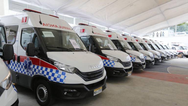 Presidente Lasso entrega en Manta el primer lote de nuevas ambulancias que reforzarán el sistema de salud