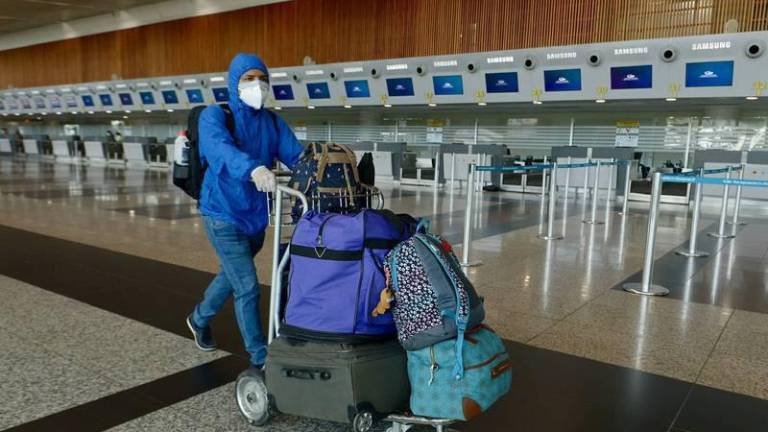 ¿Cuáles son las tres opciones para ingresar a Ecuador (incluido Galápagos) por vía aérea?