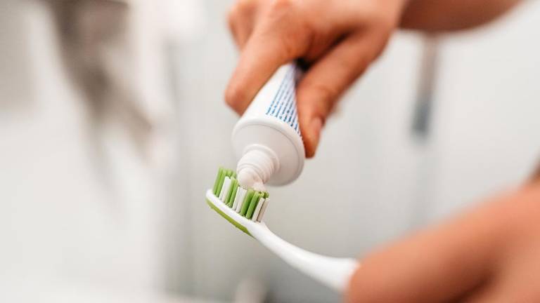 Arcsa advierte sobre un posible riesgo asociado al consumo de una pasta dental