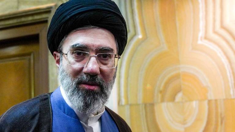 Líder supremo de Irán está 'herido' y probablemente 'desfigurado', afirma jefe del Pentágono