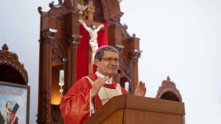 El monseñor Luis Gerardo Cabrera, quien es el nuevo cardenal de Ecuador, continuará como arzobispo de Guayaquil.