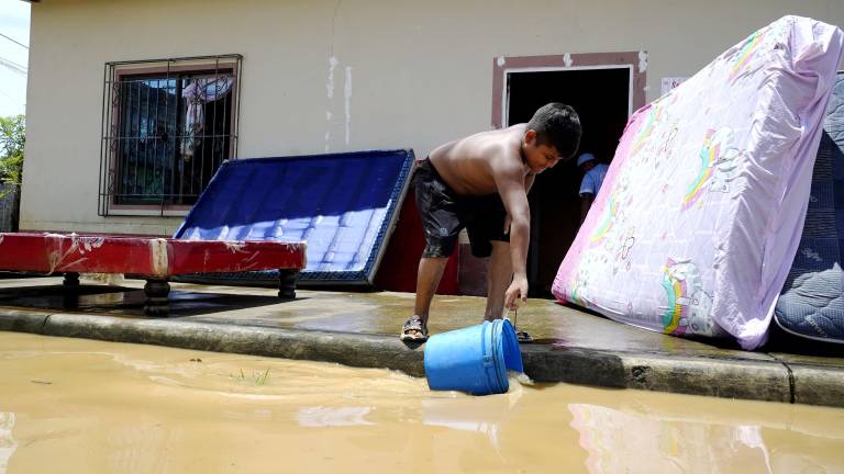 Seis ríos desbordados y más de 22.700 personas impactadas en la Costa por intensas lluvias
