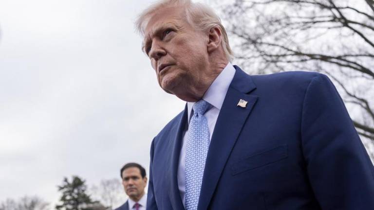 Trump ordena pausar durante 5 días ataques a Irán tras 'conversaciones productivas' con EE.UU.