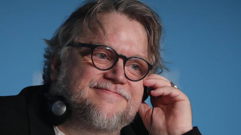 Guillermo del Toro atendiendo la conferencia de prensa de Cannes 75.