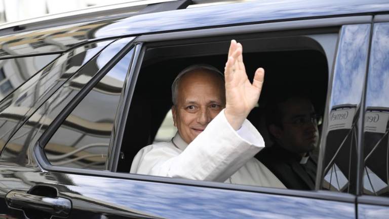 León XIV regresa al Vaticano tras ser operado de un cáncer de pulmón: esto se conoce sobre su estado de salud