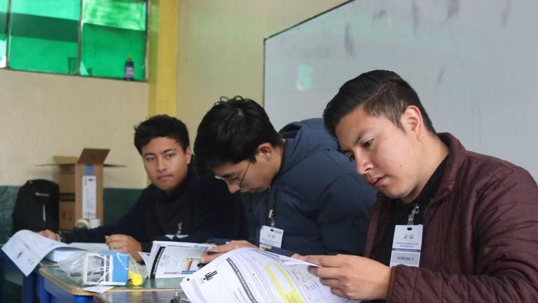 Referéndum y Consulta Popular: procesamiento de actas terminó en siete provincias del Ecuador
