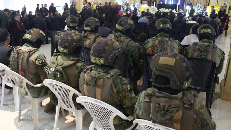 Misa de cuerpo presente en la ESMIL de los soldados fallecidos en el Alto Punino. Foto: API / HAMILTON LÓPEZ