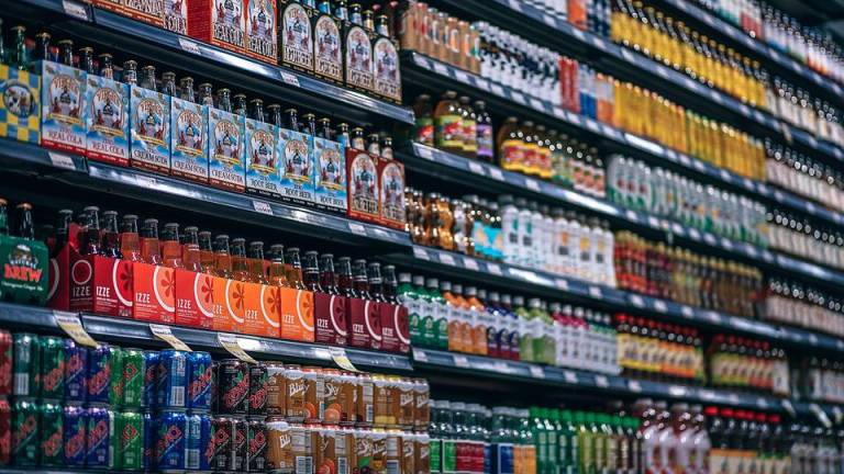 Sector empresarial rechaza alza de impuestos sobre cigarrillos, alcohol, cervezas, bebidas azucaradas y fundas plásticas