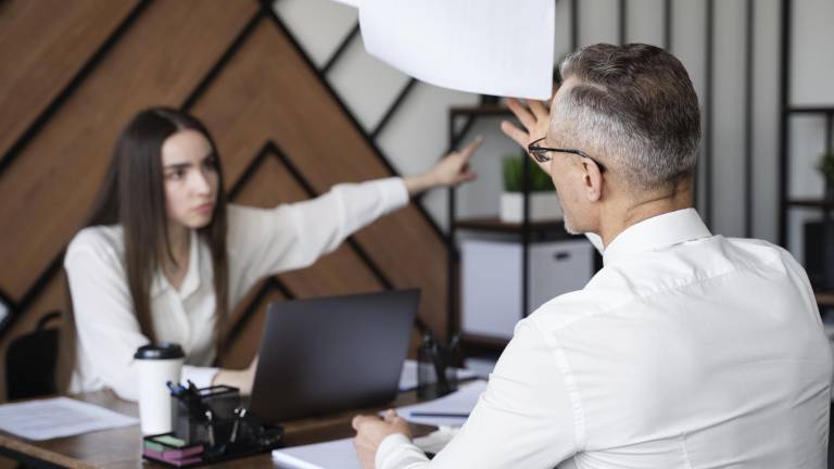 Discriminación etaria es una realidad en el mercado laboral, afectando las oportunidades de empleo y crecimiento profesional.