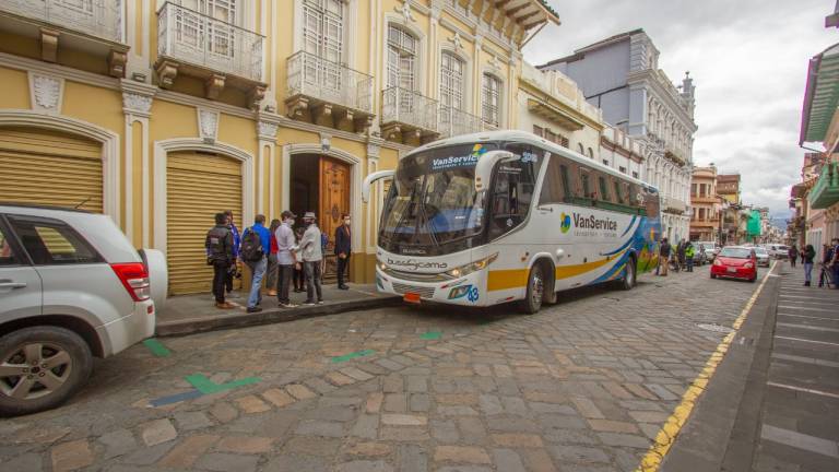 Para la movilidad de turistas Cuenca crea zonas de parqueo en Centro Histórico