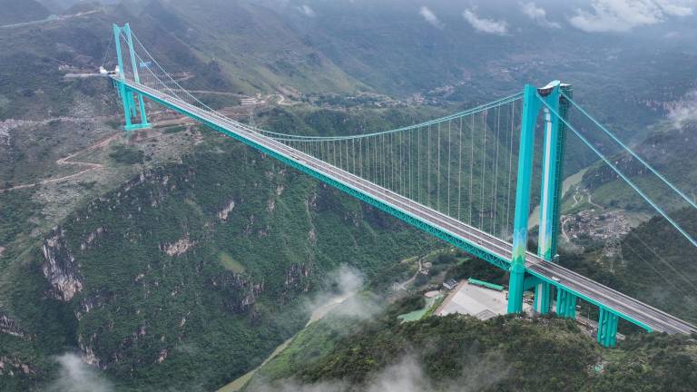 Puente más alto del mundo se inaugura en China