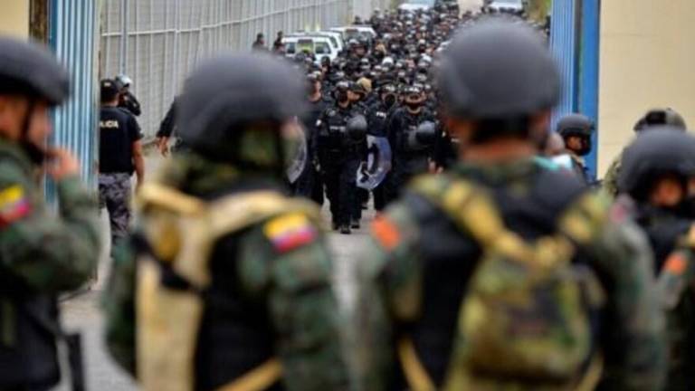 Gabinete de Seguridad prolonga control militar en los accesos a las cárceles en Ecuador