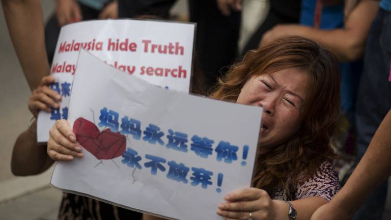 Familiares de las víctimas exigen más información del MH370