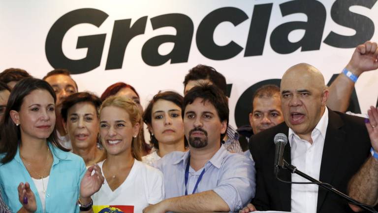 Oposición insiste en que actas dan 112 diputados definitivos