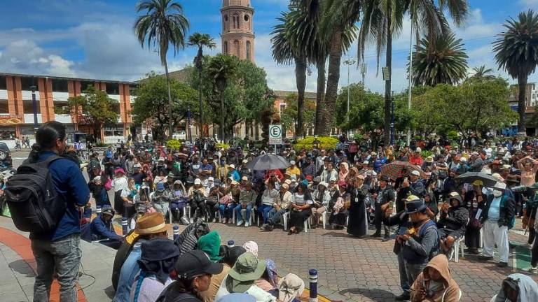 Sigue el paro en Ecuador: comunidades indígenas mantienen cierres de vías este viernes 17 de octubre