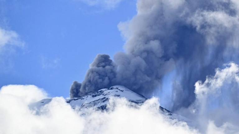 El volcán Cotopaxi ya acostumbró a su constante amenaza
