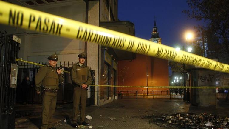 Aumentan a tres los muertos por derrumbe en concierto punk en Chile