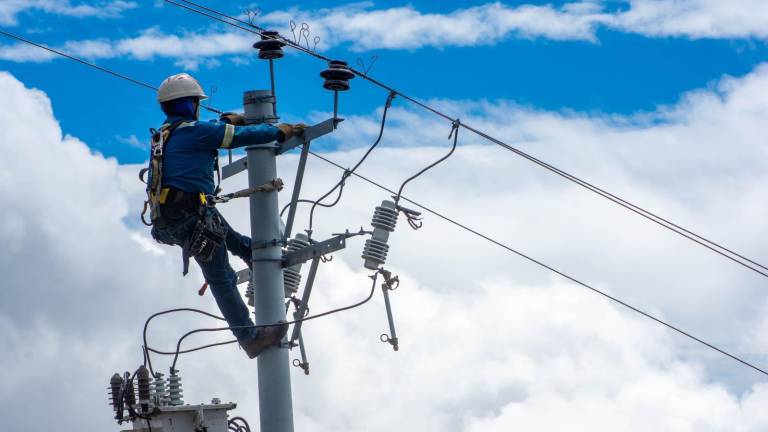 Este 22 de septiembre cerca de 150 empresas con alto consumo en Ecuador se desconectarán de la red eléctrica