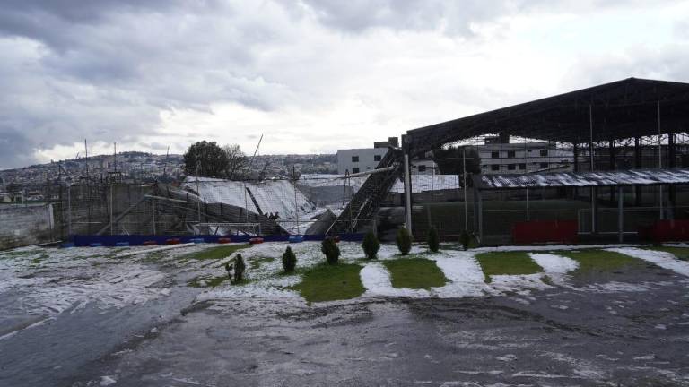 Un fallecido y dos heridos por caída de techo provocada por granizada en Quito