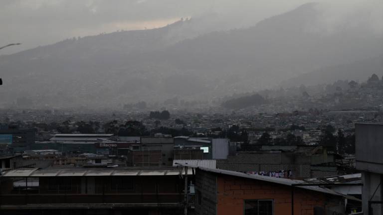 Se registran las primeras lluvias en varios sectores de Quito, en medio de crisis por incendios forestales y sequía