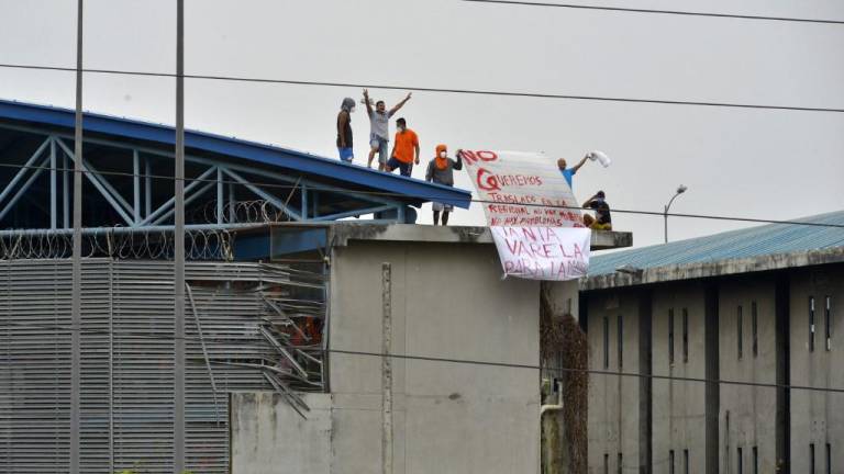 Liberan a cerca de 30 presos de la cárcel de Guayaquil: describieron los momentos de terror que vivieron
