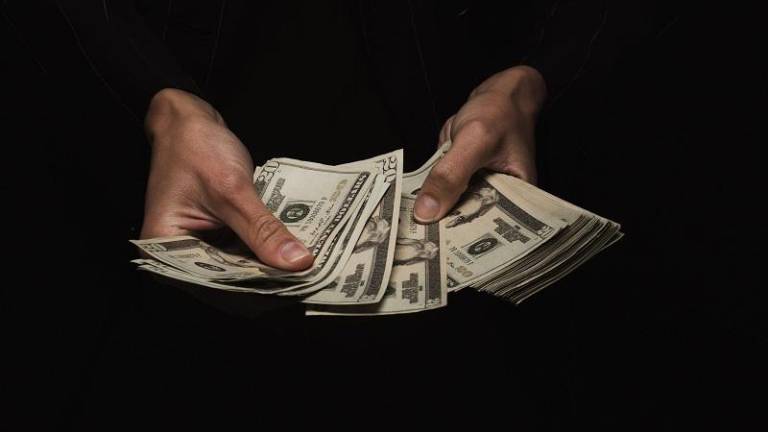 La Superintendencia de Bancos y la UAFE activaron acciones de control contra el lavado de dinero.